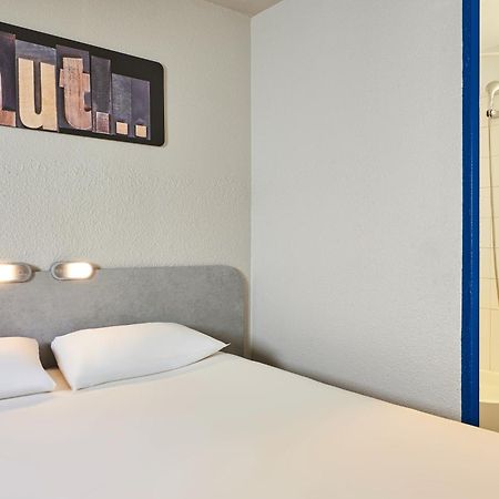 Ibis Budget Versailles Chateau Saint Cyr L'Ecole Exterior photo