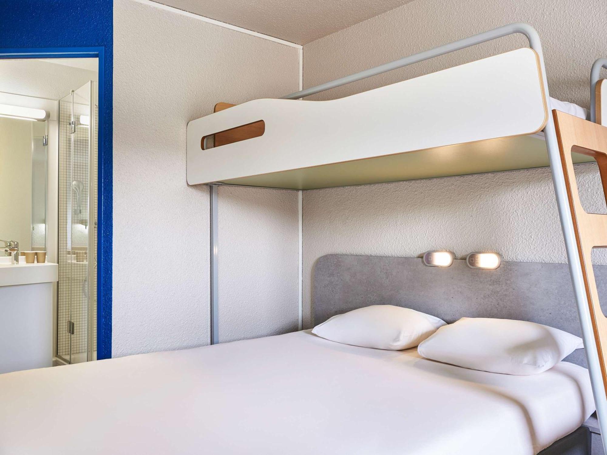 Ibis Budget Versailles Chateau Saint Cyr L'Ecole Exterior photo