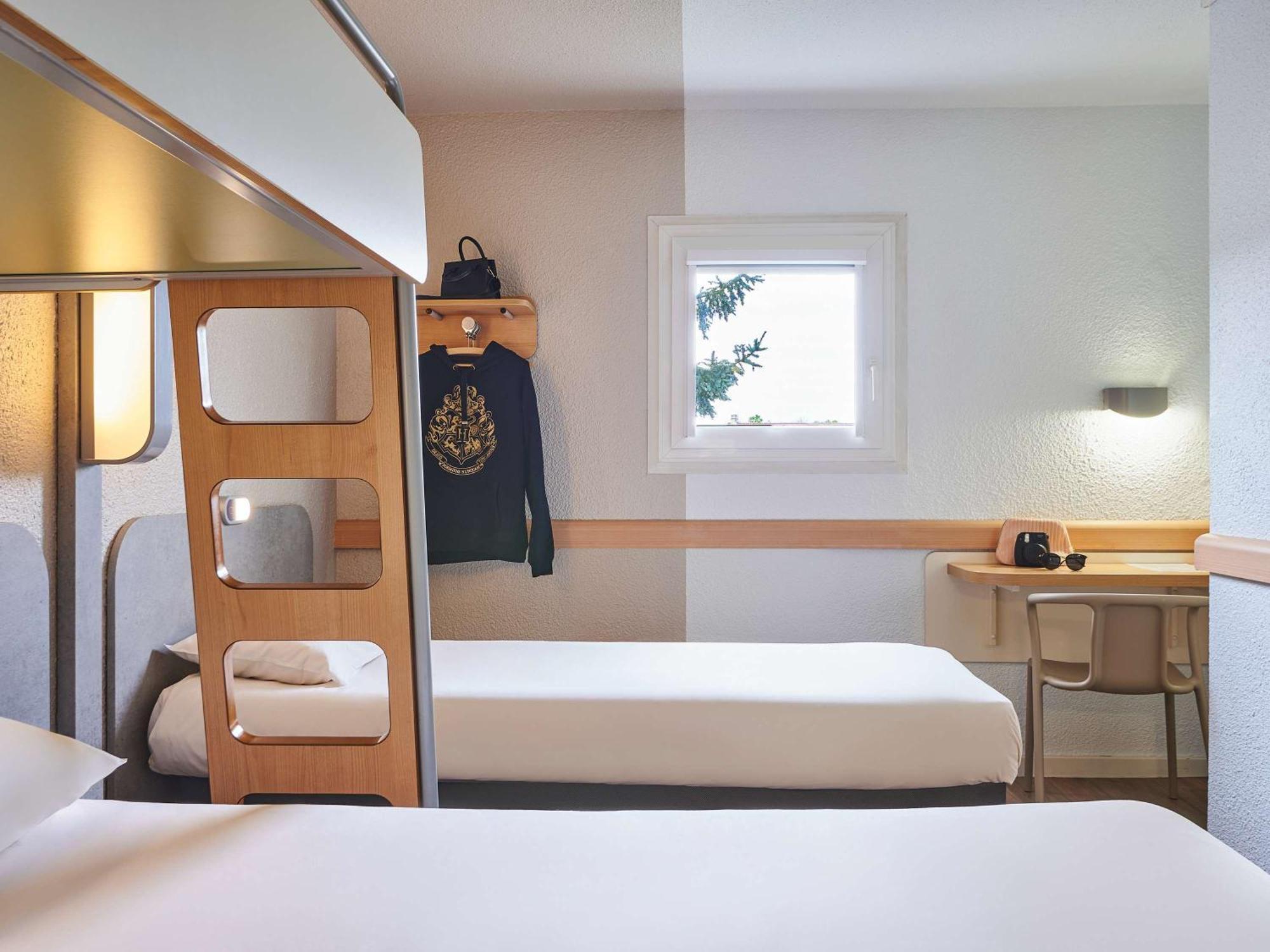 Ibis Budget Versailles Chateau Saint Cyr L'Ecole Exterior photo