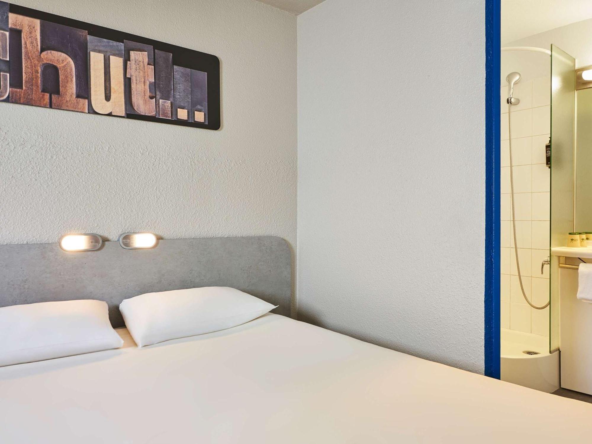 Ibis Budget Versailles Chateau Saint Cyr L'Ecole Exterior photo