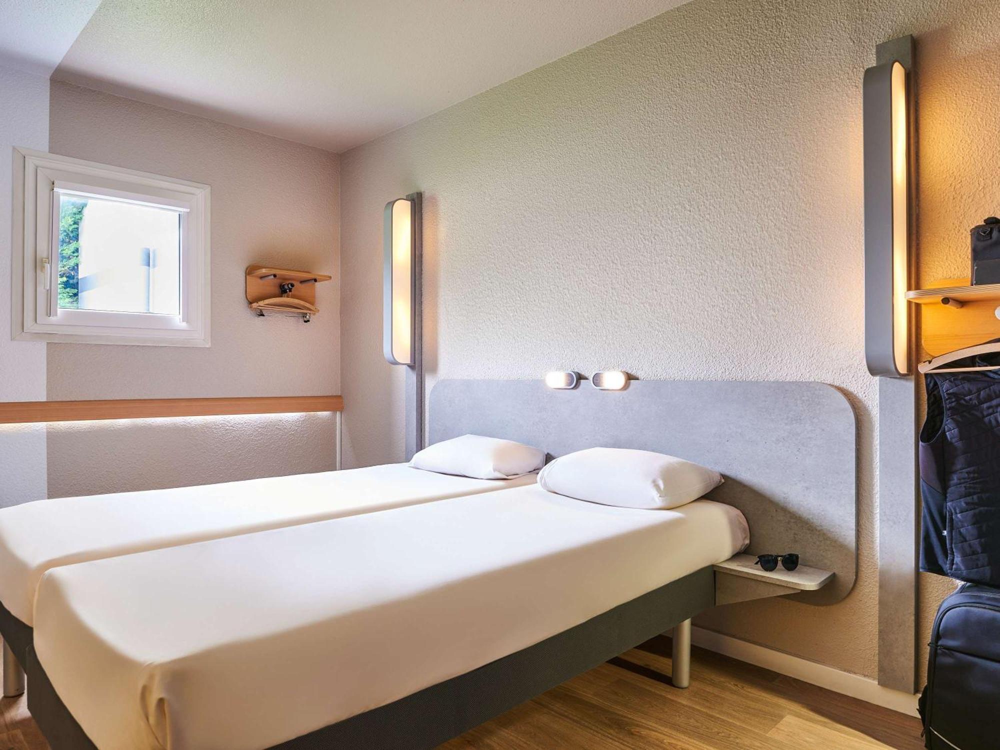 Ibis Budget Versailles Chateau Saint Cyr L'Ecole Exterior photo