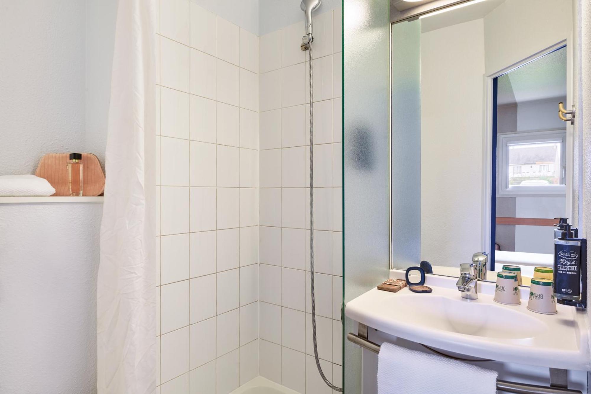 Ibis Budget Versailles Chateau Saint Cyr L'Ecole Exterior photo