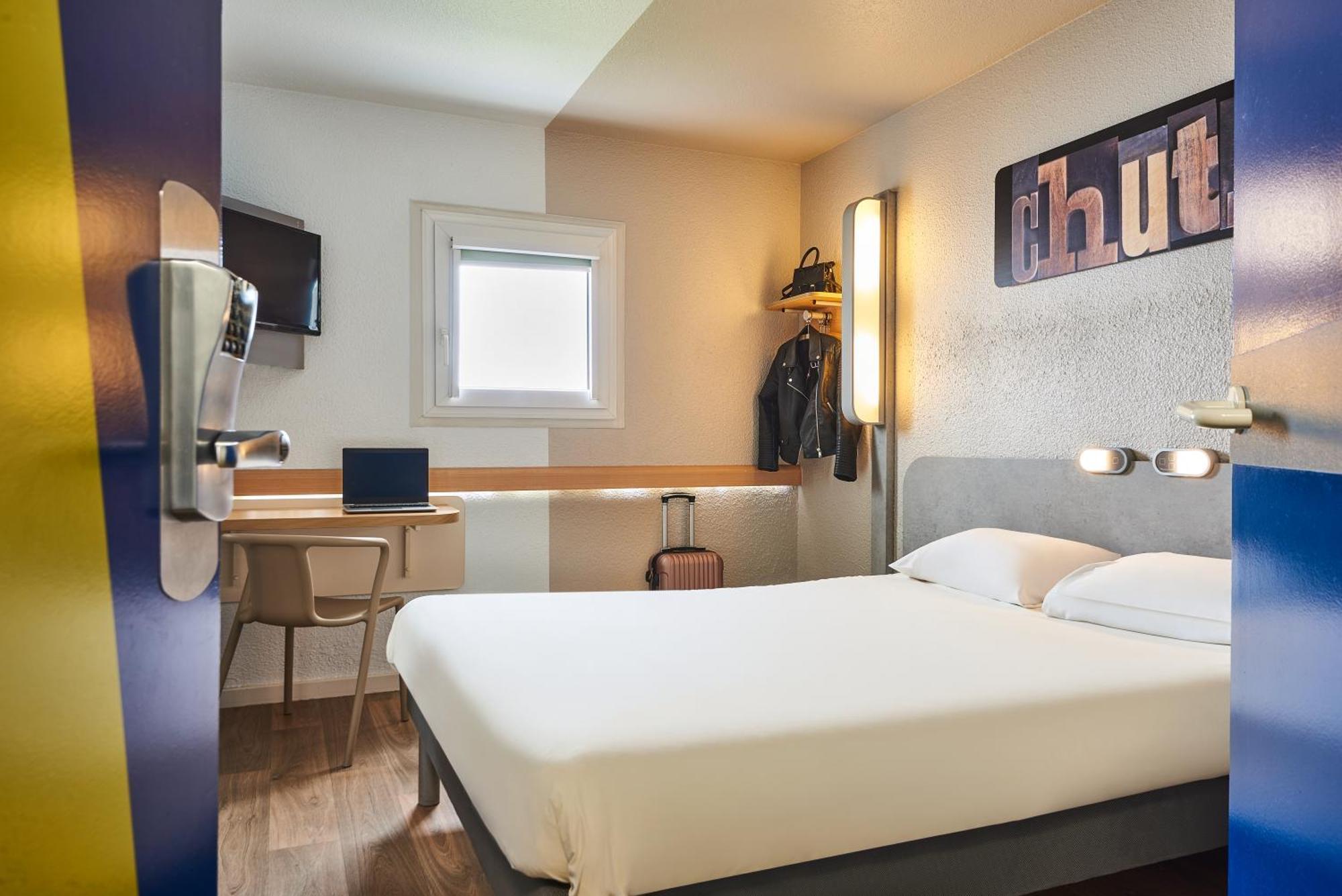 Ibis Budget Versailles Chateau Saint Cyr L'Ecole Exterior photo