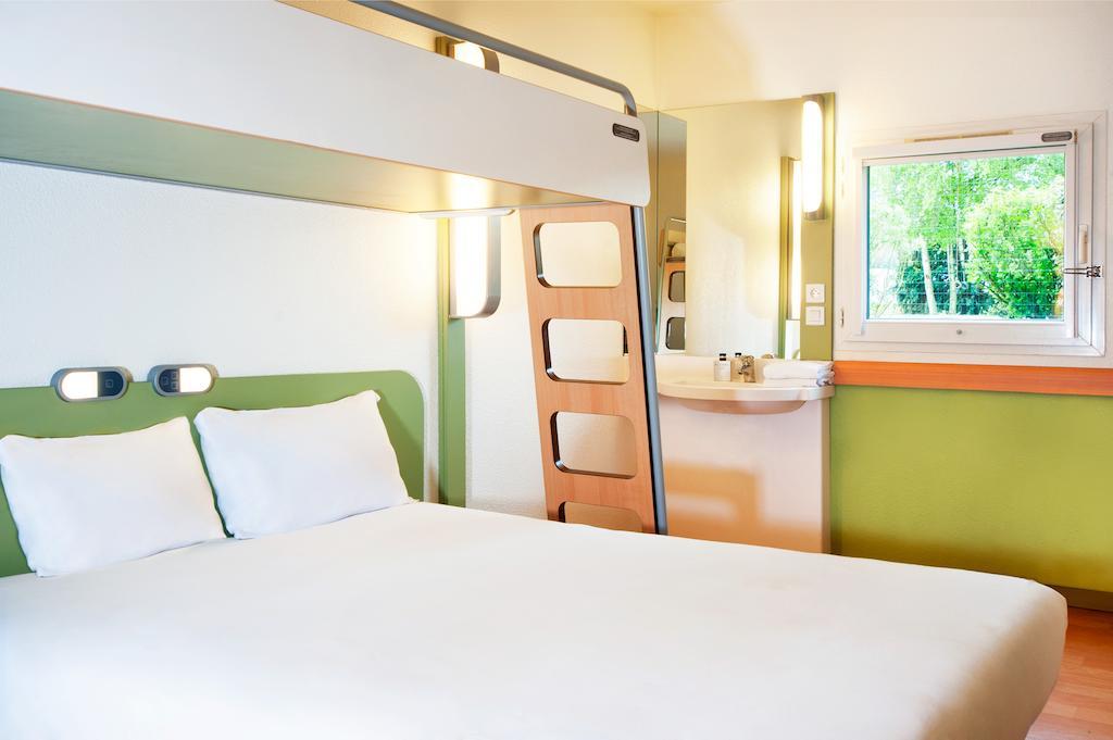 Ibis Budget Versailles Chateau Saint Cyr L'Ecole Room photo