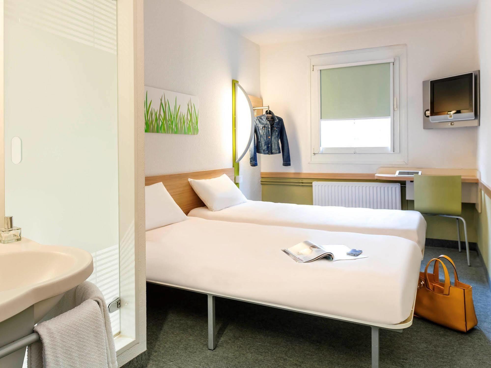 Ibis Budget Versailles Chateau Saint Cyr L'Ecole Exterior photo
